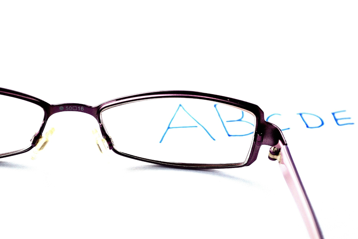 Ausili per ipovisione: occhiali ipercorrettivi